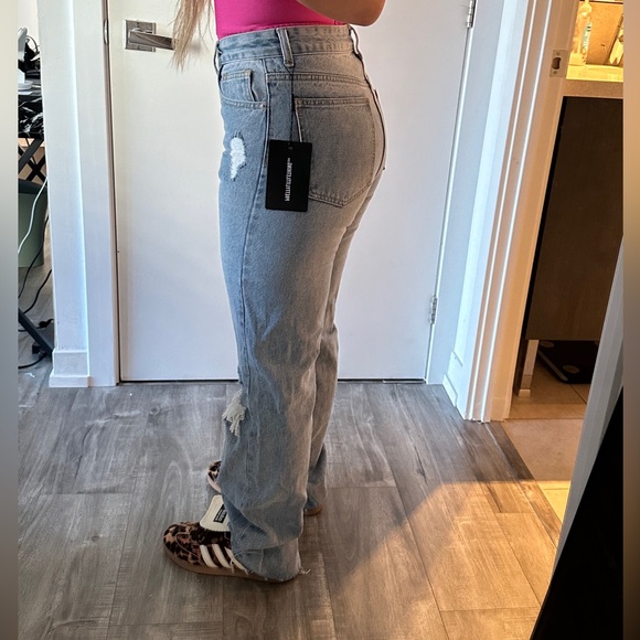PRETTYLITTLETHING Petite Light Blue Wash Ripped Long Leg Straight Jeans - US 6 - Picture 12 of 12